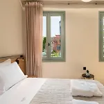 Гостьовий будинок Aoria Estate Old Port 4*