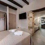 Гостьовий будинок Aoria Estate Old Port