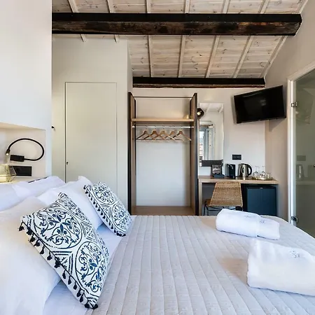 Гостьовий будинок Aoria Estate Old Port 4*